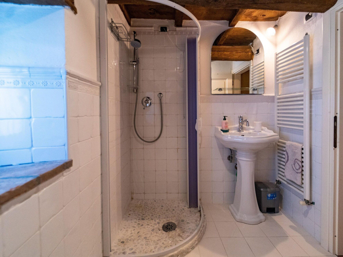 Bathroom 3, Belvilla by OYO Buffardello del Colle, Lucca