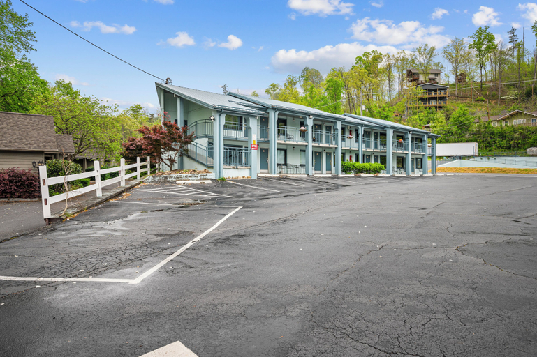 Exterior & Views 2, Country Town N Suites, Sevier