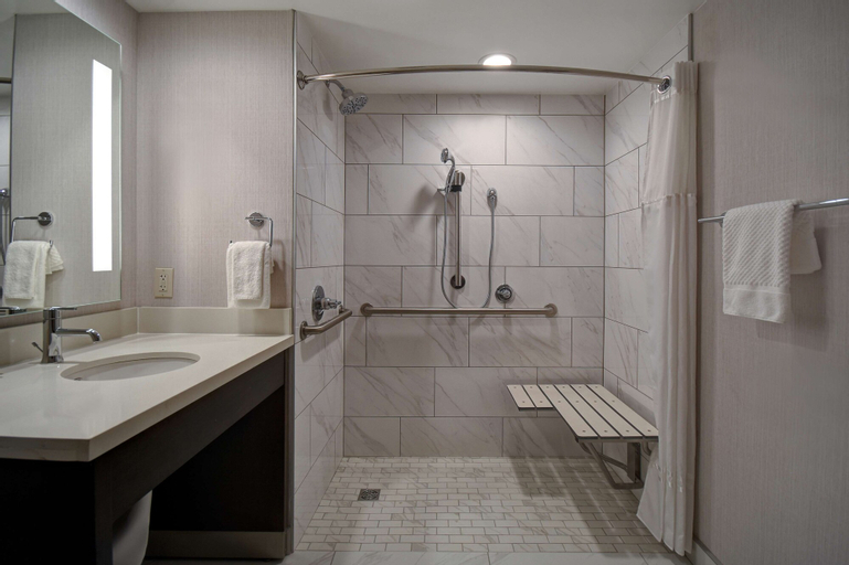 Bedroom 5, DoubleTree by Hilton St. Louis Airport, Saint Louis