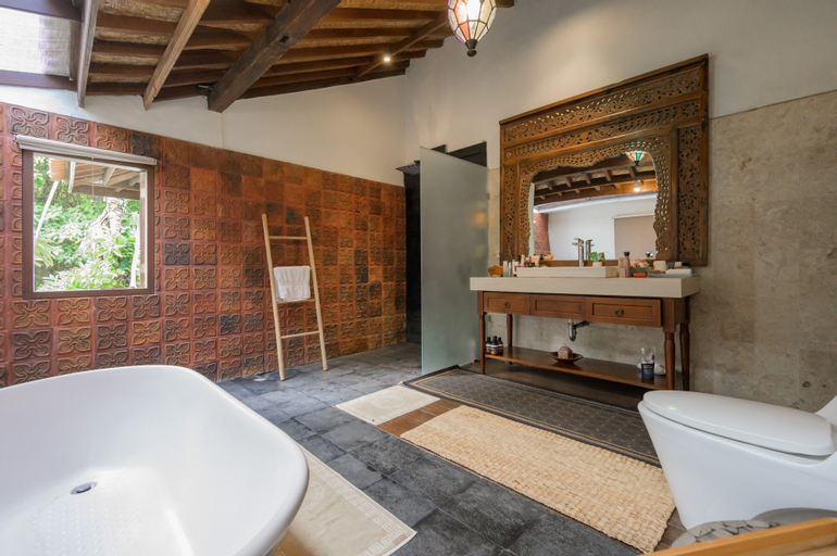 Bathroom 7