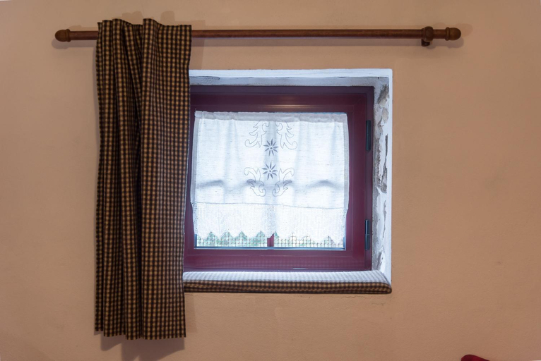 Others 2, Casas da Fonte - Serra da Estrela, Seia