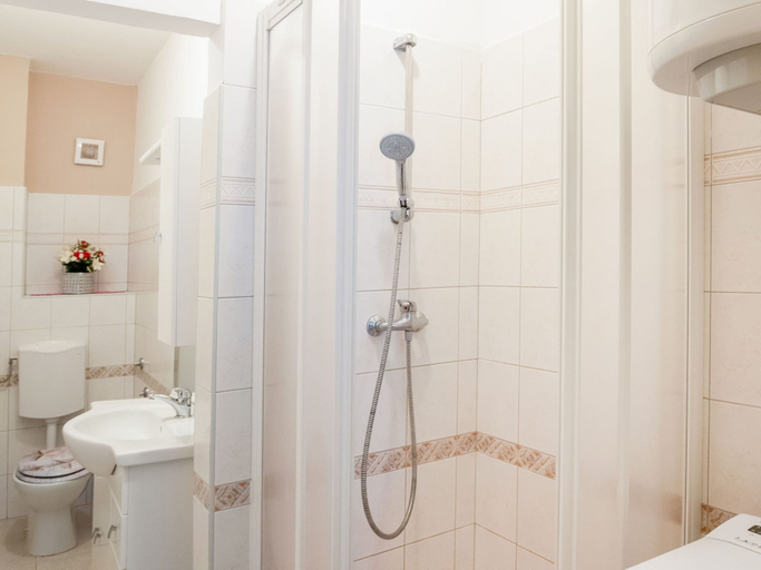 Bathroom 3, Simplistic Apartment in Vir With Garden, Vir