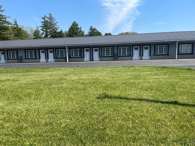 Others 5, Miracle Motel, Chatham-Kent