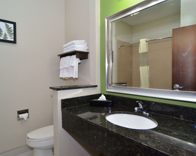 Bathroom 3, Quality Inn & Suites Kenedy - Karnes City, Karnes