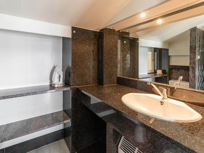 Bathroom 3, Inviting Chalet in Westouter With Garden, West-Vlaanderen
