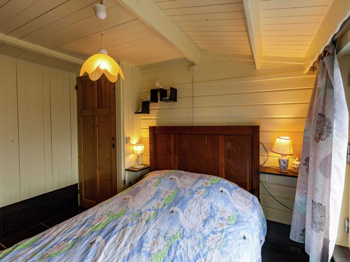 Bedroom 2, Inviting Chalet in Westouter With Garden, West-Vlaanderen