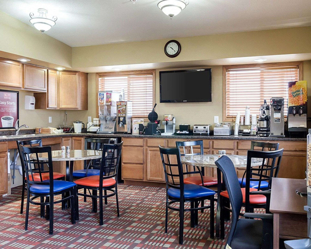 Food & Drinks 4, Econo Lodge Jamestown South, Stutsman