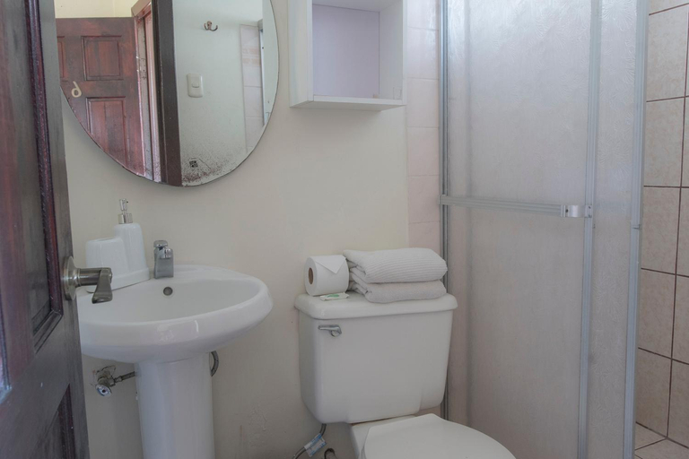 Bathroom 3, Casa Hotel Sura, San José
