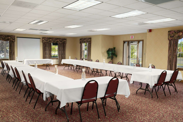 Business Facilities, Days Inn by Wyndham Grayling, Crawford