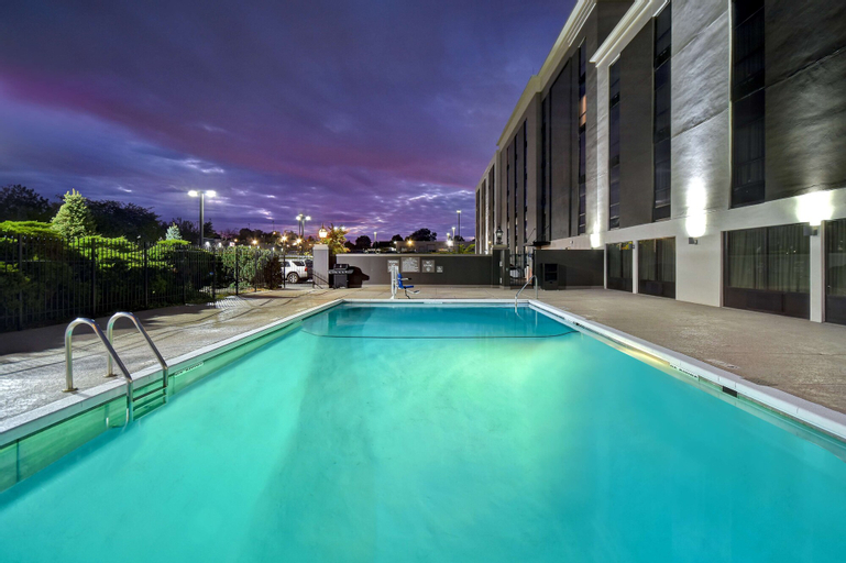 Sport & Beauty 2, DoubleTree by Hilton St. Louis Airport, Saint Louis