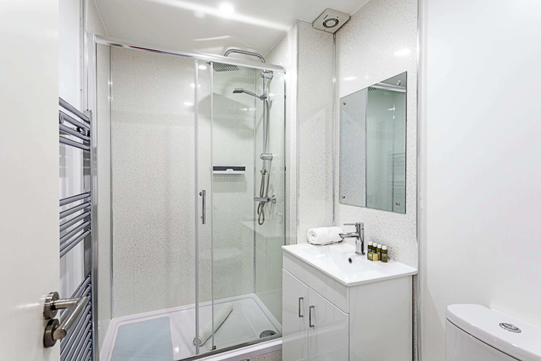 Bathroom 3, Modern Clapham Apartment, London