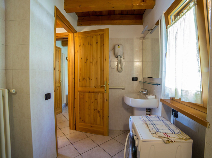 Bathroom 5, Belvilla by OYO Grbe Trilo Max, Aosta