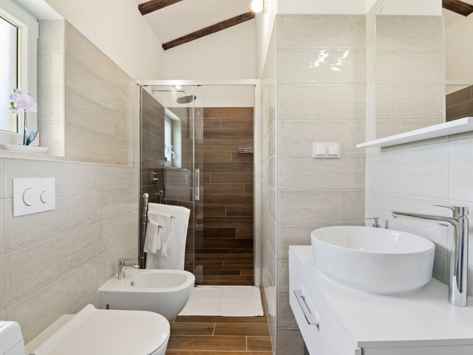 Bathroom 4, Quaint Holiday Home near Buzet with Terrace, Lanišće