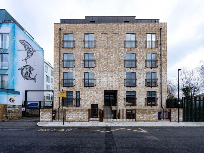 Exterior 2, Victoria Park Vista Two-bedroom by Sojo Stay, London