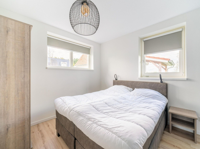 Room 4, Holiday Home in Scherpenisse Near Nature Reserve, Tholen