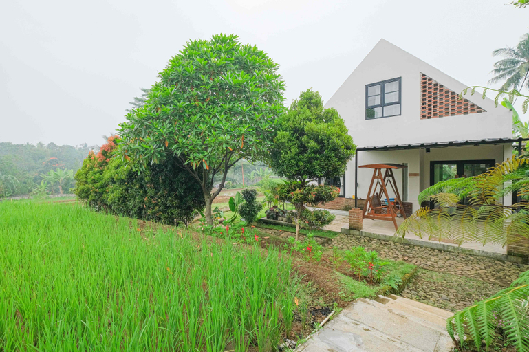 Exterior & Views 30