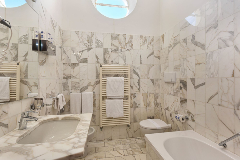 Bedroom 5, Grand Hotel Mediterranee, Savona