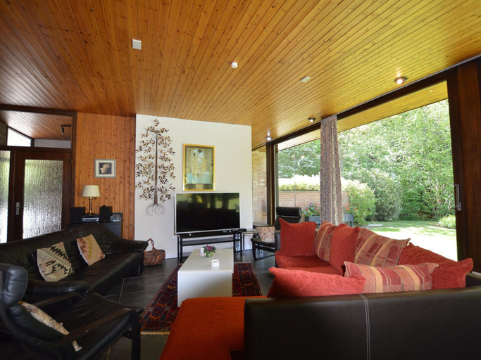 Others 3, Luxury Villa with Swimming Pool near F1 Circuit, Liège