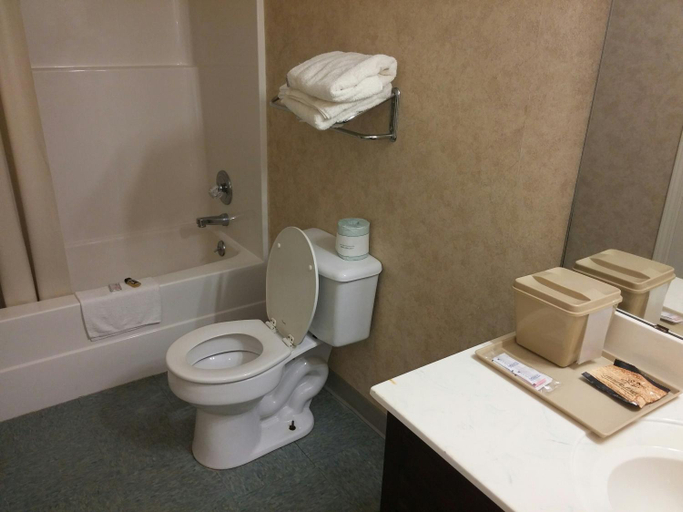 Bathroom 5, Stonebrook Inn, Hardin