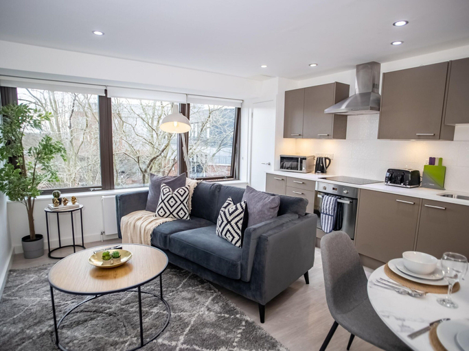 Private kitchen 5, Exeter Cathedral Two-bedroom Stay, Devon
