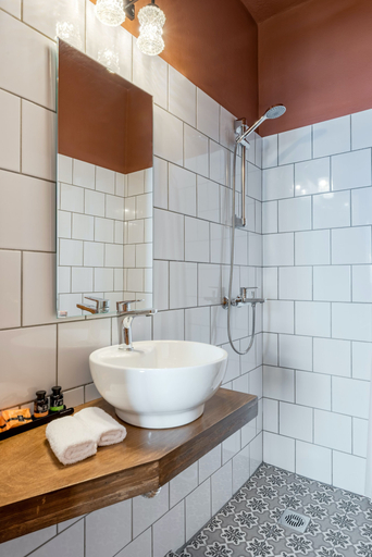 Bathroom 5, Paeonia, Central Greece