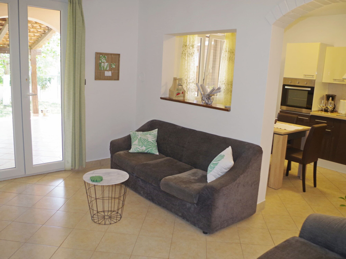 Others 5, Apartment in Valbandon With Terrace, Fažana