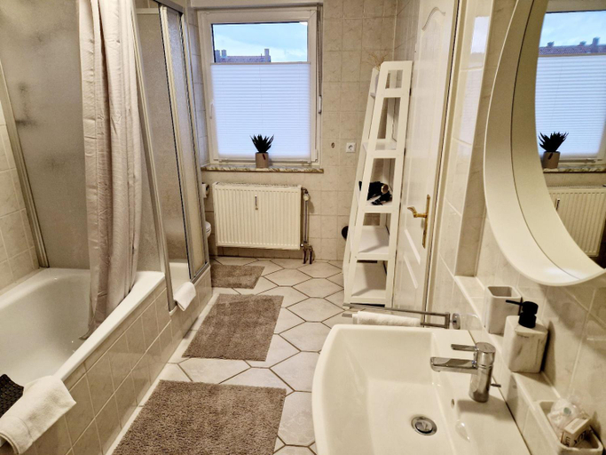 Bathroom 2, Hofgarten Apartments, Aschaffenburg
