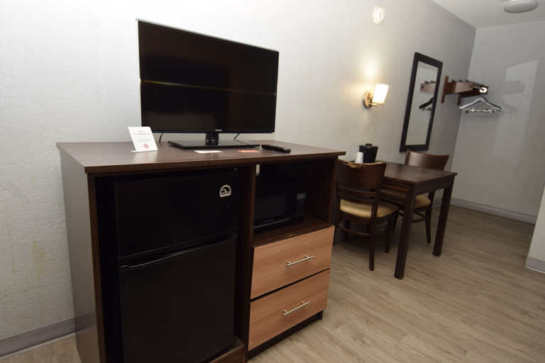 Others 5, University Manor Inn, Erie
