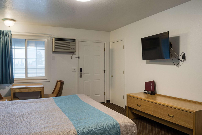 Bedroom 12