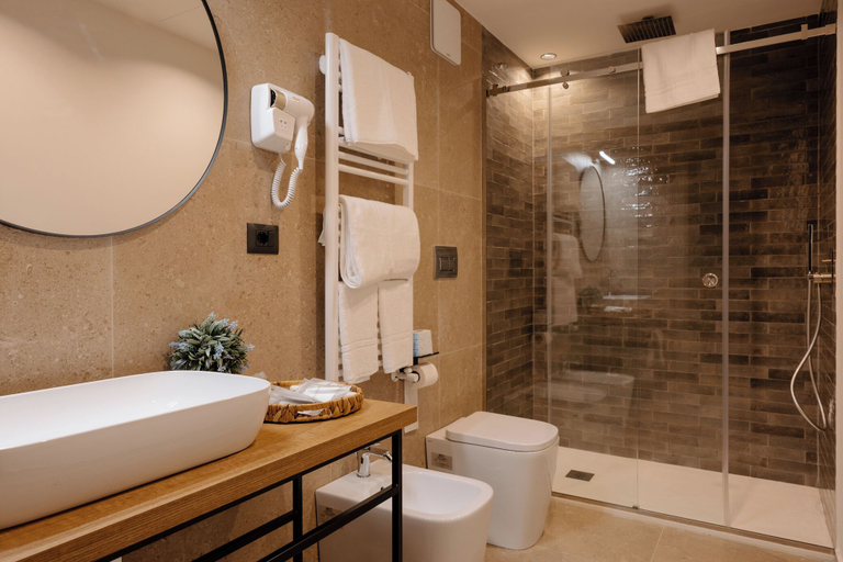 Bathroom 3, Belladonna Hotel, Catania