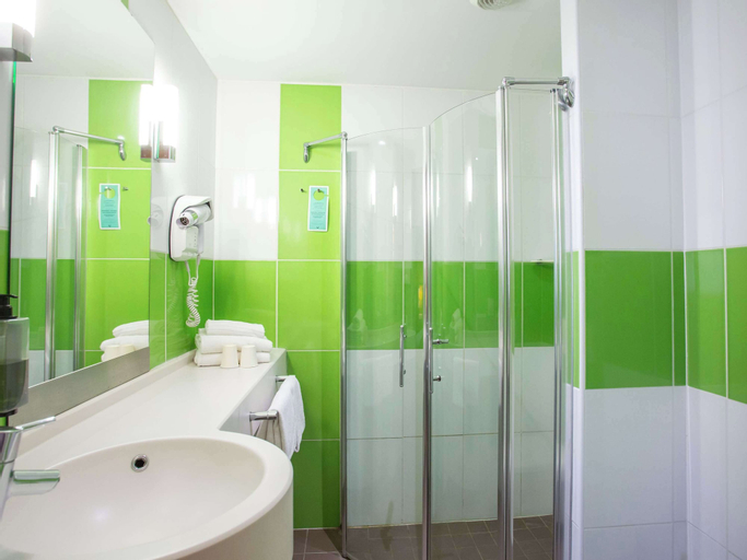 Bathroom 13