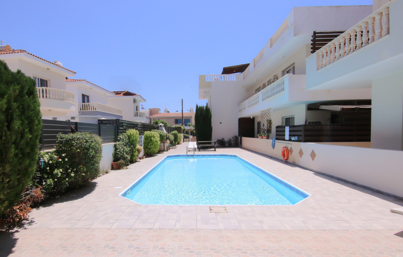 Sport & Beauty 4, Phaedrus Living: Universal City Flat Alina