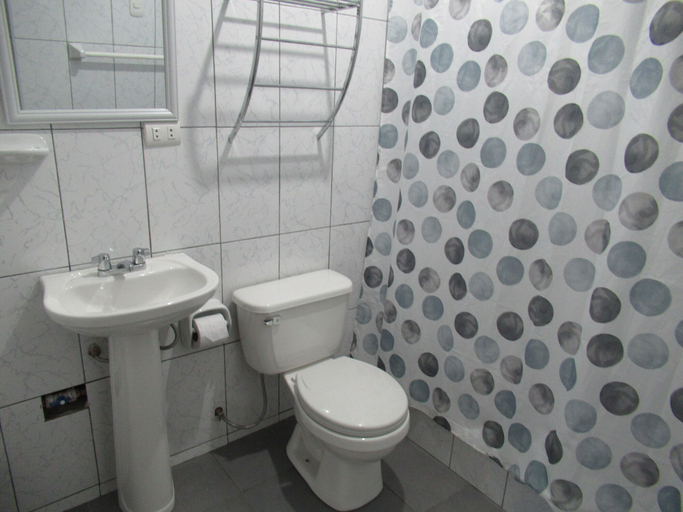 Bathroom 5, Kurmi House Lima Airport, Callao