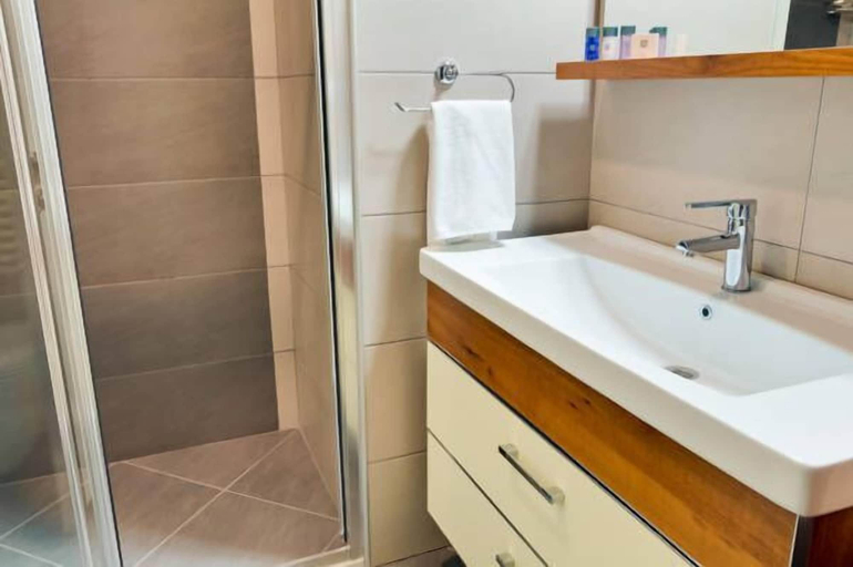 Bathroom 5, Upart Home, Merkez