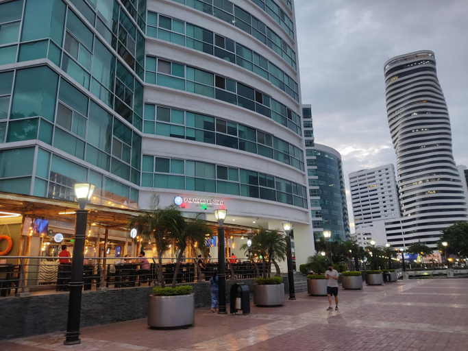 Food & Drinks 2, Suite Riverfront Puerto Santa Ana, Guayaquil