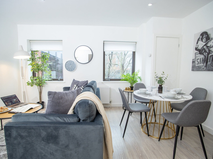 Dining 5, Exeter Quays Two-bedroom Apartment, Devon