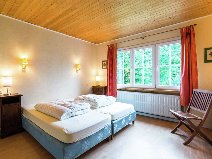 Bedroom 3, Detached chalet with views of the lake of Butgenbach in the middle of nature, Liège