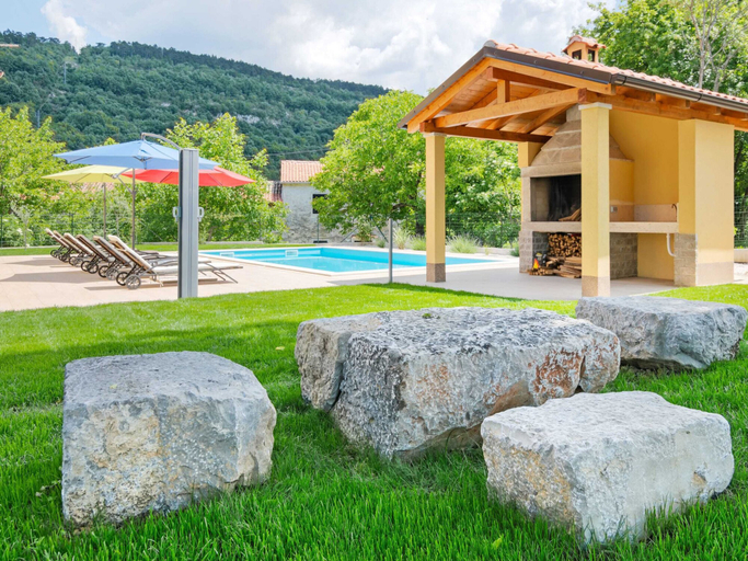 Exterior & Views 2, Quaint Holiday Home near Buzet with Terrace, Lanišće