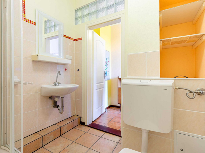 Bathroom 5, Apartment in Altentreptow With Garden, Mecklenburgische Seenplatte