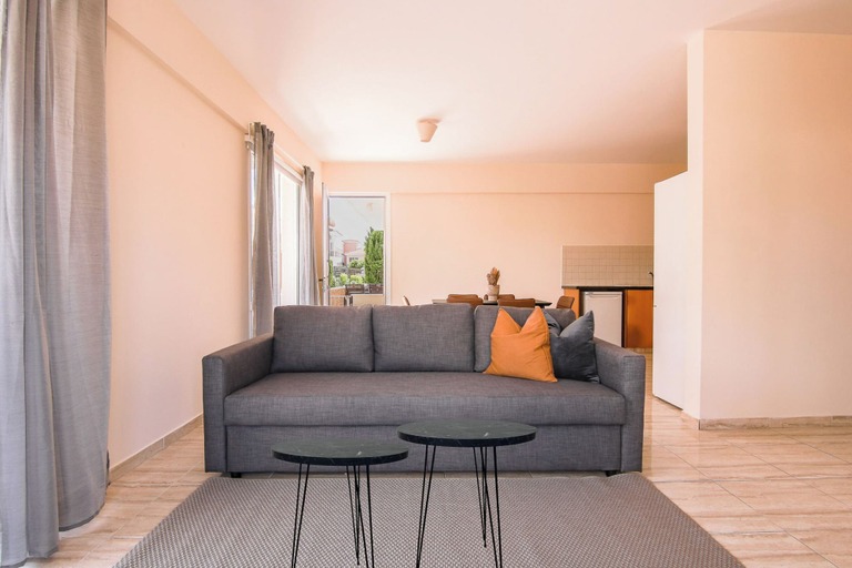 Others 5, Phaedrus Living: Universal City Flat Alina