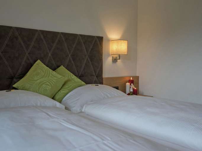 Bedroom 2, Apartment in Mayrhofen near Ski Lifts, Schwaz