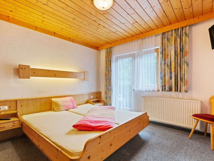 Bedroom 4, Cozy Apartment in Saalbach-Hinterglemm near Ski Area, Zell am See