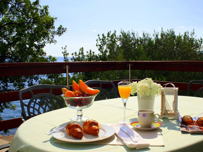 Food & Drinks, Scenic Apartment in Maslenica With Terrace, Jasenice