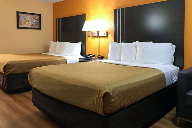 Bedroom 3, Econo Lodge Purcell, McClain