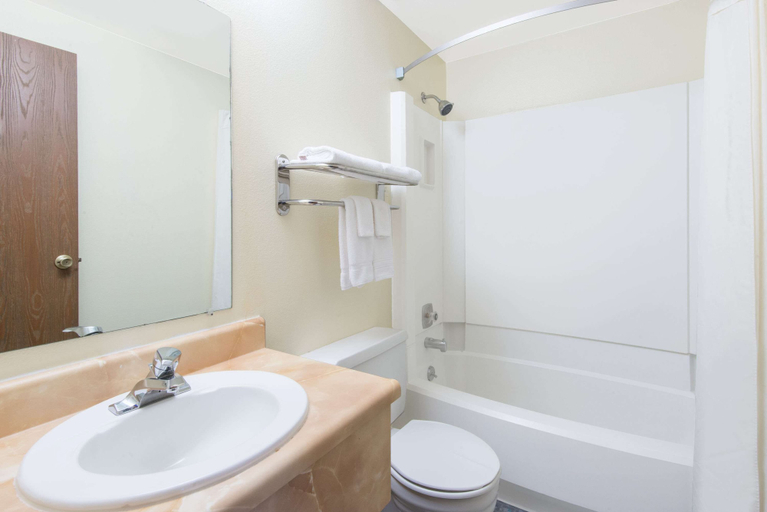 Bathroom 4, Super 8 by Wyndham Buffalo, Johnson