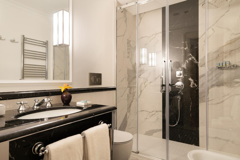 Bathroom 22
