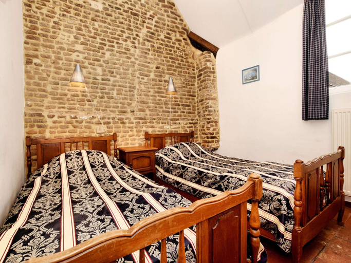 Bedroom 2, Nice Apartments in a Monumental Square Farm, Liège