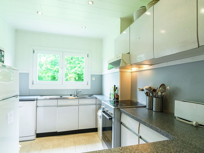 Detached chalet with views of the lake of Butgenbach in the middle of nature, Liège