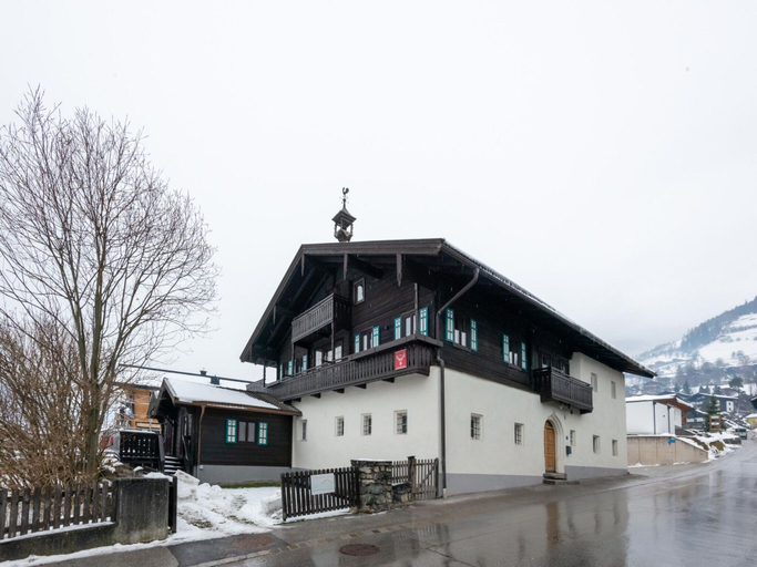 Exterior & Views 2, Heritage Chalet in Niedernsill near Ski Area, Zell am See
