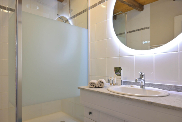 Bathroom 5, Domaine du Vidal, Corrèze